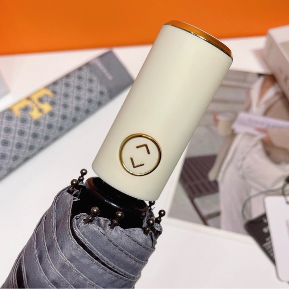 ❤️❤️❤️Tory Burch folding umbrella, grey/yellow/black NEW❤️❤️❤️ - Picture 4 of 12